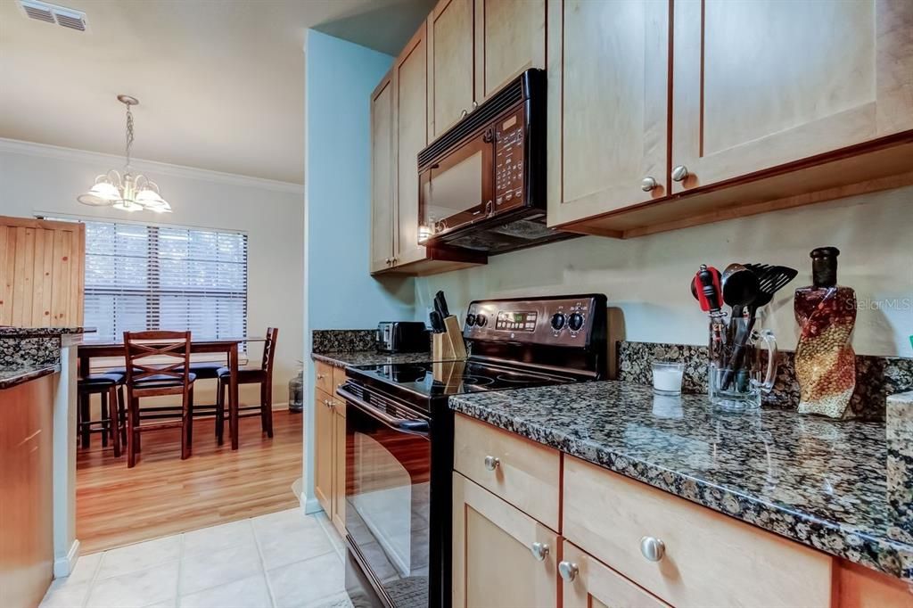 待售: $275,000 (2 贝兹, 2 浴室, 1125 平方英尺)