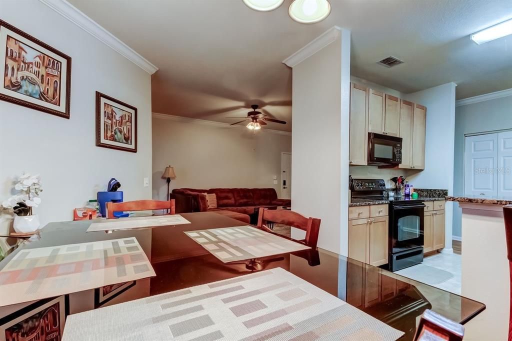 待售: $275,000 (2 贝兹, 2 浴室, 1125 平方英尺)