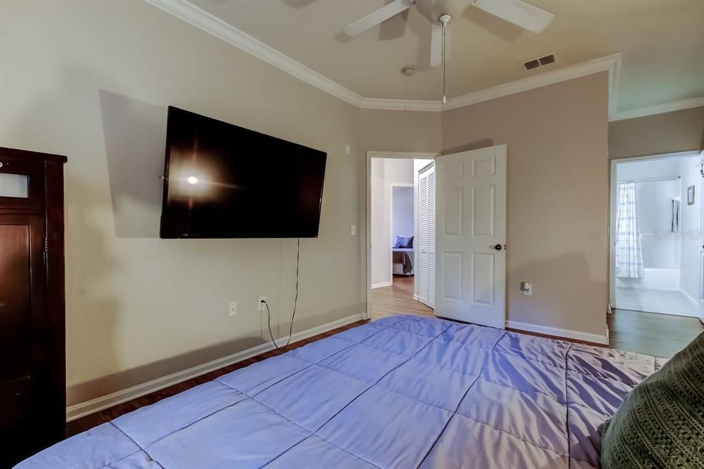 待售: $275,000 (2 贝兹, 2 浴室, 1125 平方英尺)