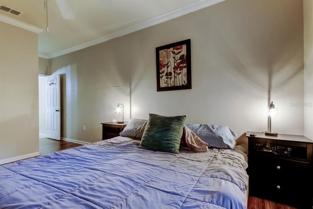 待售: $275,000 (2 贝兹, 2 浴室, 1125 平方英尺)