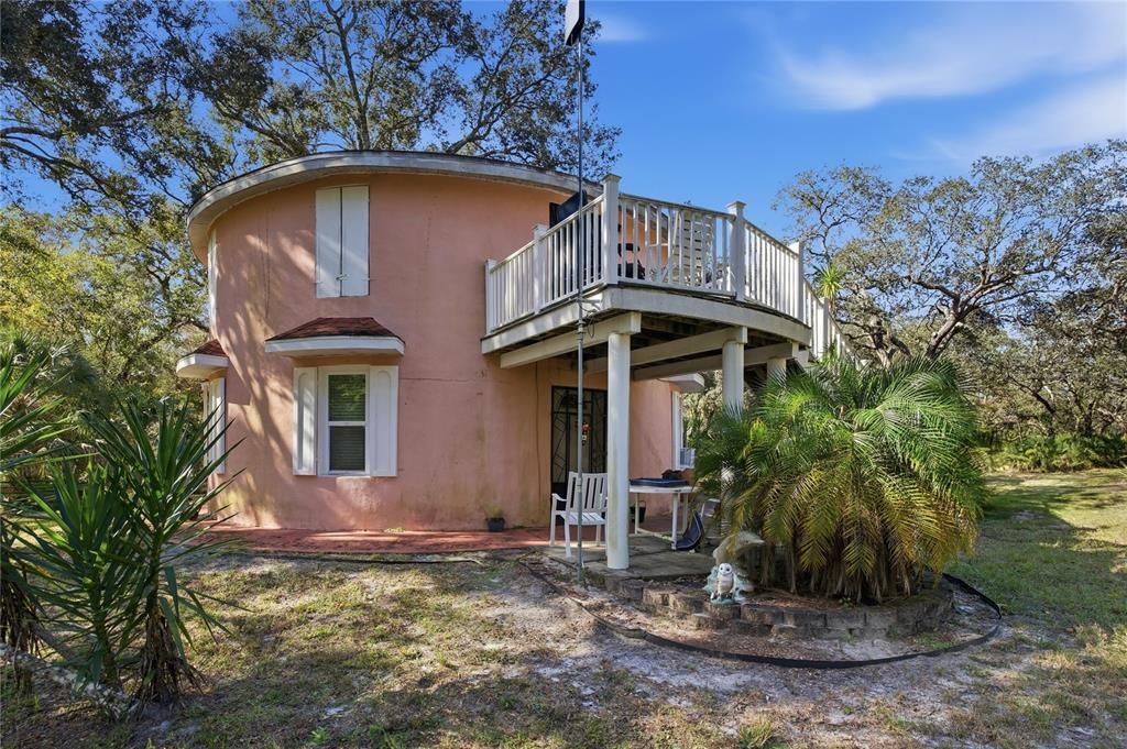 For Sale: $340,000 (2 beds, 2 baths, 906 Square Feet)