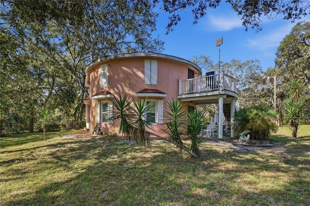 For Sale: $340,000 (2 beds, 2 baths, 906 Square Feet)