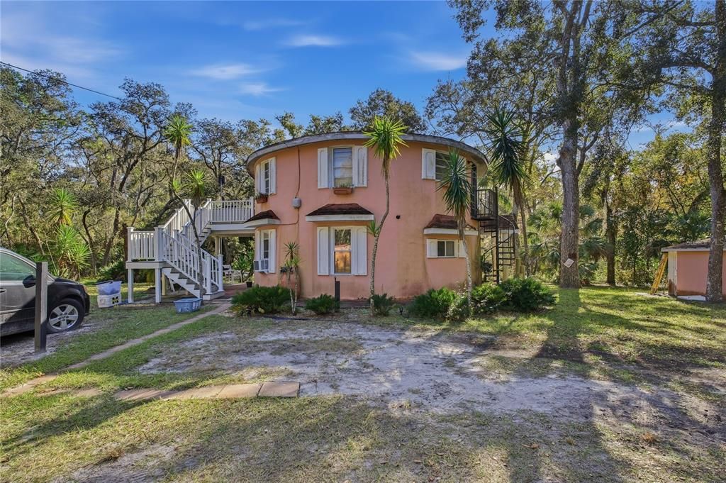 For Sale: $340,000 (2 beds, 2 baths, 906 Square Feet)