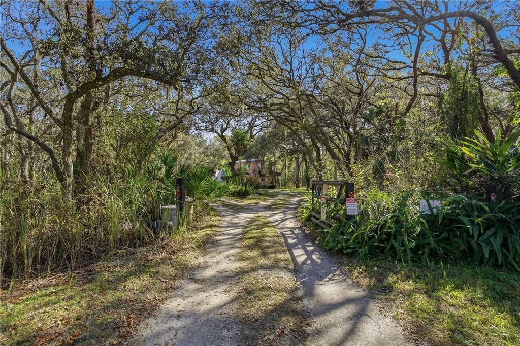 For Sale: $340,000 (2 beds, 2 baths, 906 Square Feet)