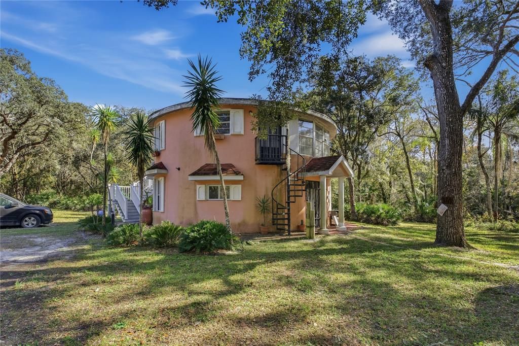 For Sale: $340,000 (2 beds, 2 baths, 906 Square Feet)