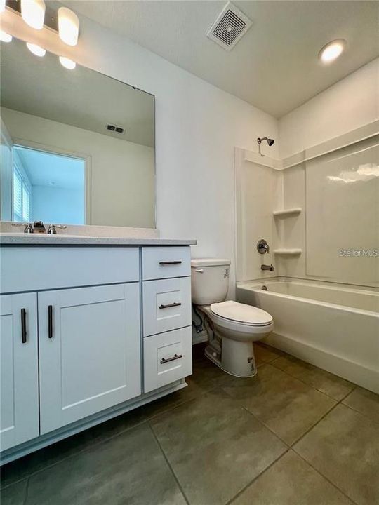 出租: $1,800 (2 贝兹, 2 浴室, 1187 平方英尺)