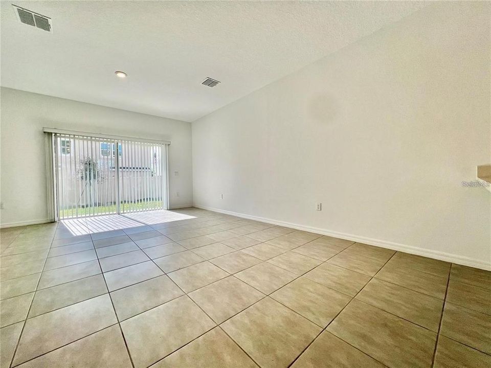 出租: $1,800 (2 贝兹, 2 浴室, 1187 平方英尺)