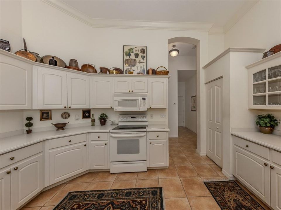 For Sale: $549,900 (3 beds, 2 baths, 2359 Square Feet)