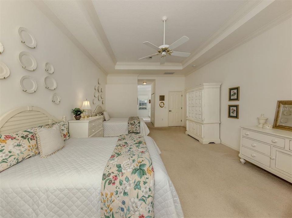 For Sale: $549,900 (3 beds, 2 baths, 2359 Square Feet)