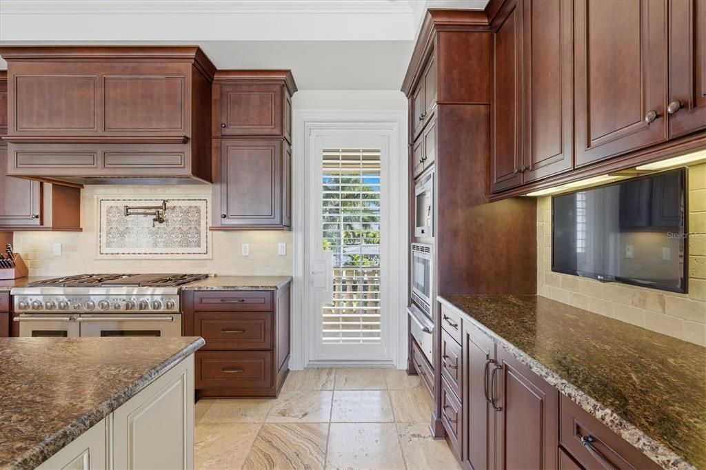 En Venta: $3,799,000 (3 camas, 2 baños, 3758 Pies cuadrados)