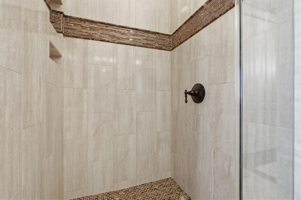 En Venta: $3,799,000 (3 camas, 2 baños, 3758 Pies cuadrados)