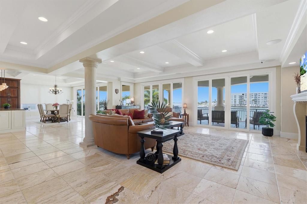 En Venta: $3,799,000 (3 camas, 2 baños, 3758 Pies cuadrados)