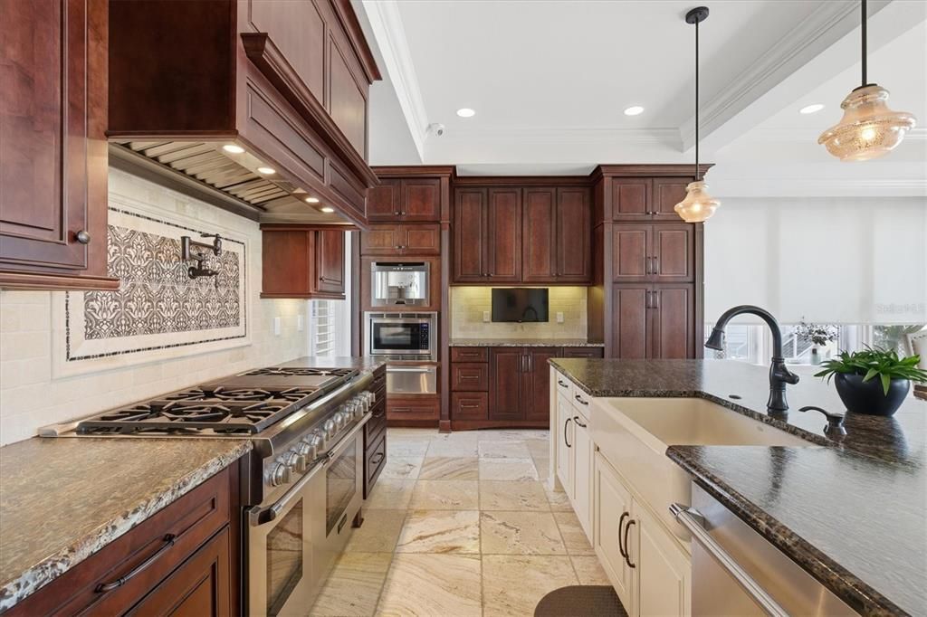 En Venta: $3,799,000 (3 camas, 2 baños, 3758 Pies cuadrados)