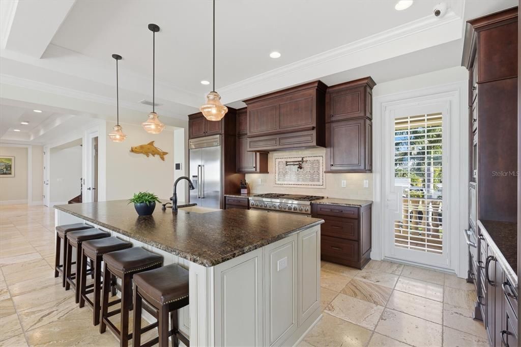 En Venta: $3,799,000 (3 camas, 2 baños, 3758 Pies cuadrados)