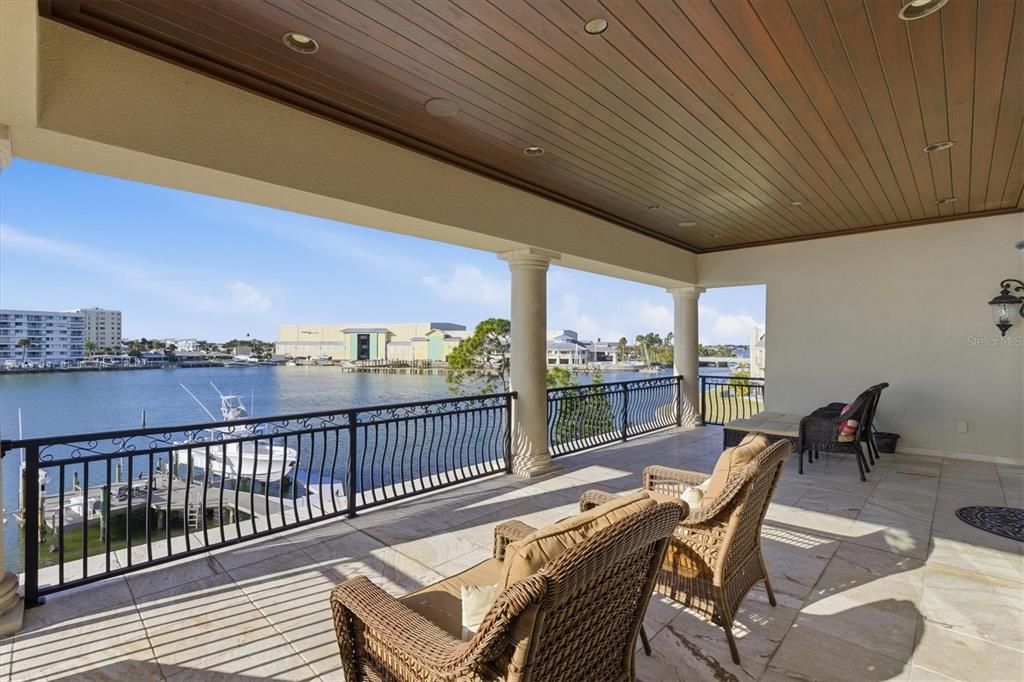 En Venta: $3,799,000 (3 camas, 2 baños, 3758 Pies cuadrados)