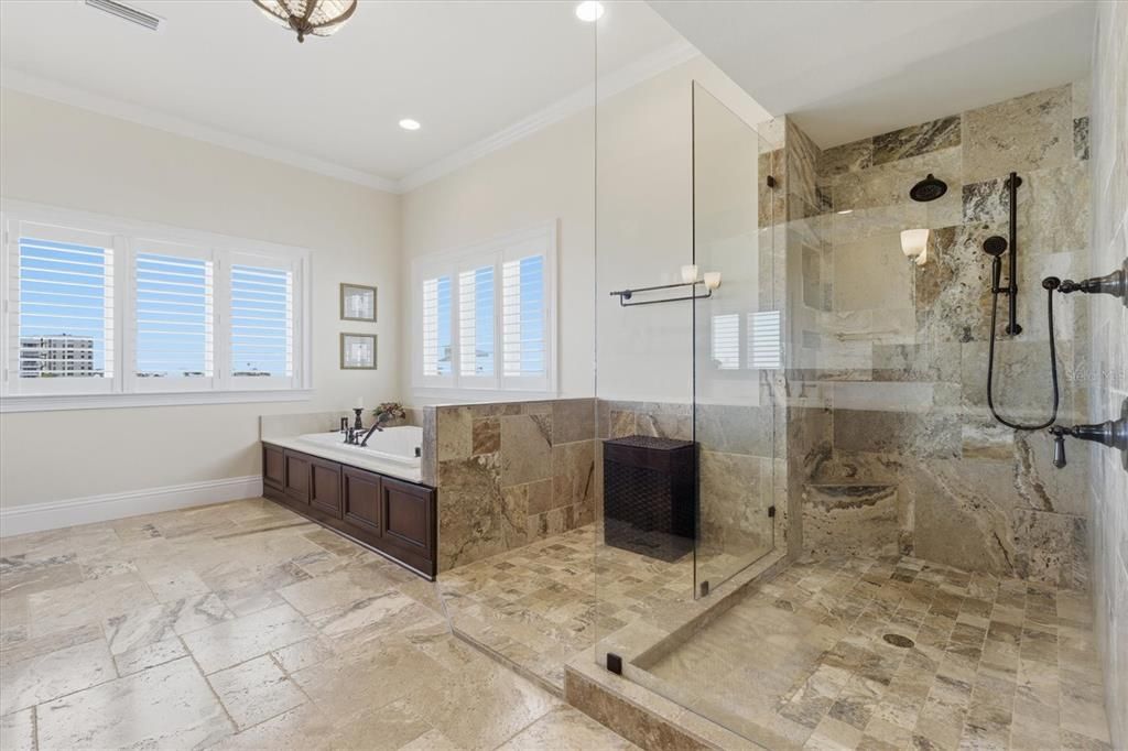 En Venta: $3,799,000 (3 camas, 2 baños, 3758 Pies cuadrados)