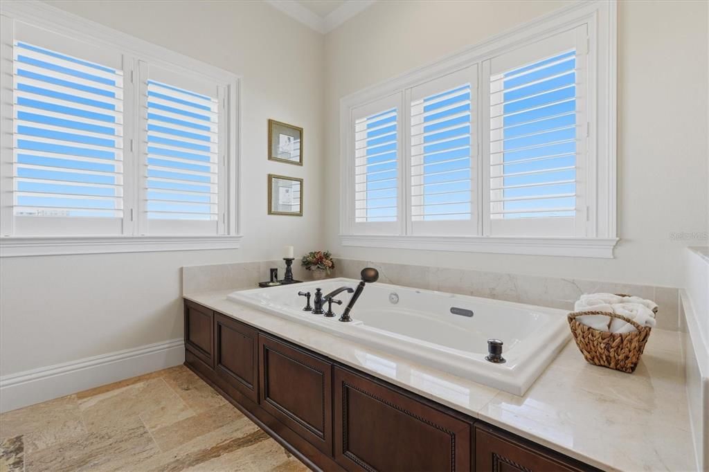 En Venta: $3,799,000 (3 camas, 2 baños, 3758 Pies cuadrados)