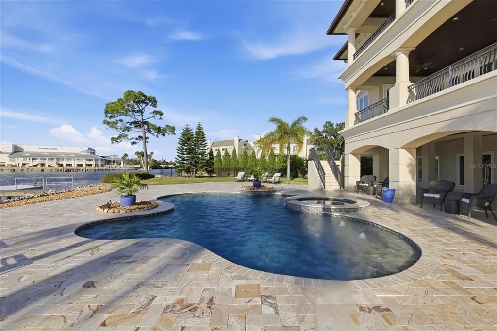 En Venta: $3,799,000 (3 camas, 2 baños, 3758 Pies cuadrados)