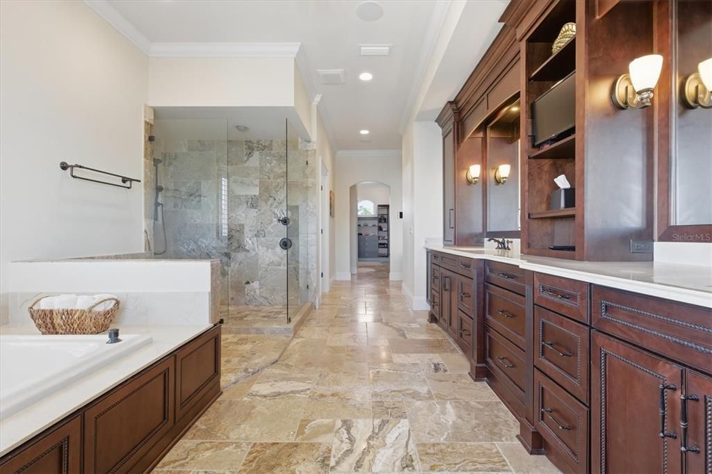 En Venta: $3,799,000 (3 camas, 2 baños, 3758 Pies cuadrados)