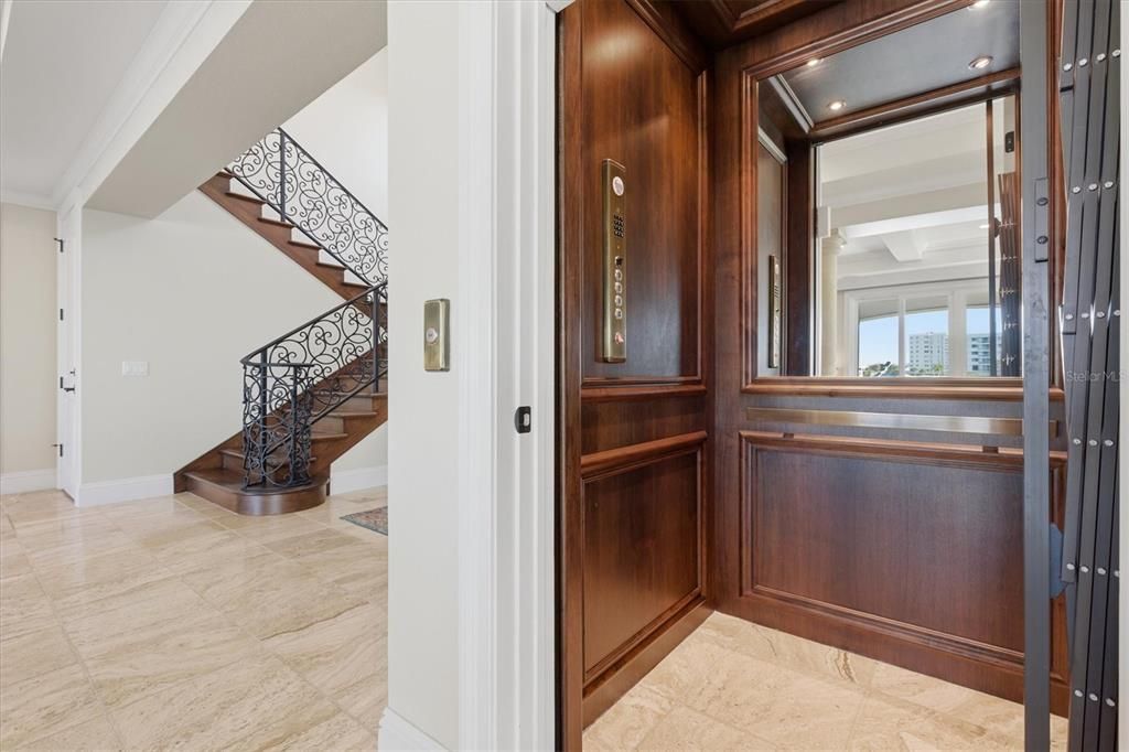 En Venta: $3,799,000 (3 camas, 2 baños, 3758 Pies cuadrados)