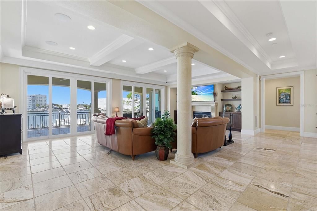 En Venta: $3,799,000 (3 camas, 2 baños, 3758 Pies cuadrados)