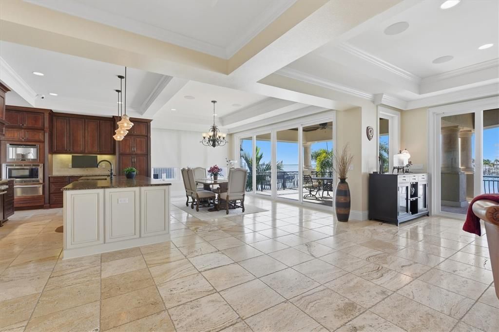 En Venta: $3,799,000 (3 camas, 2 baños, 3758 Pies cuadrados)