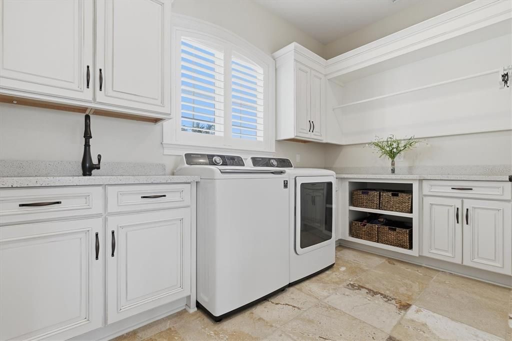 En Venta: $3,799,000 (3 camas, 2 baños, 3758 Pies cuadrados)