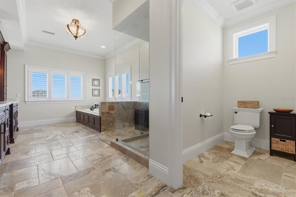 En Venta: $3,799,000 (3 camas, 2 baños, 3758 Pies cuadrados)