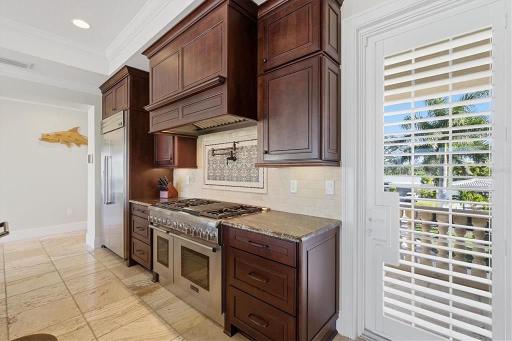 En Venta: $3,799,000 (3 camas, 2 baños, 3758 Pies cuadrados)