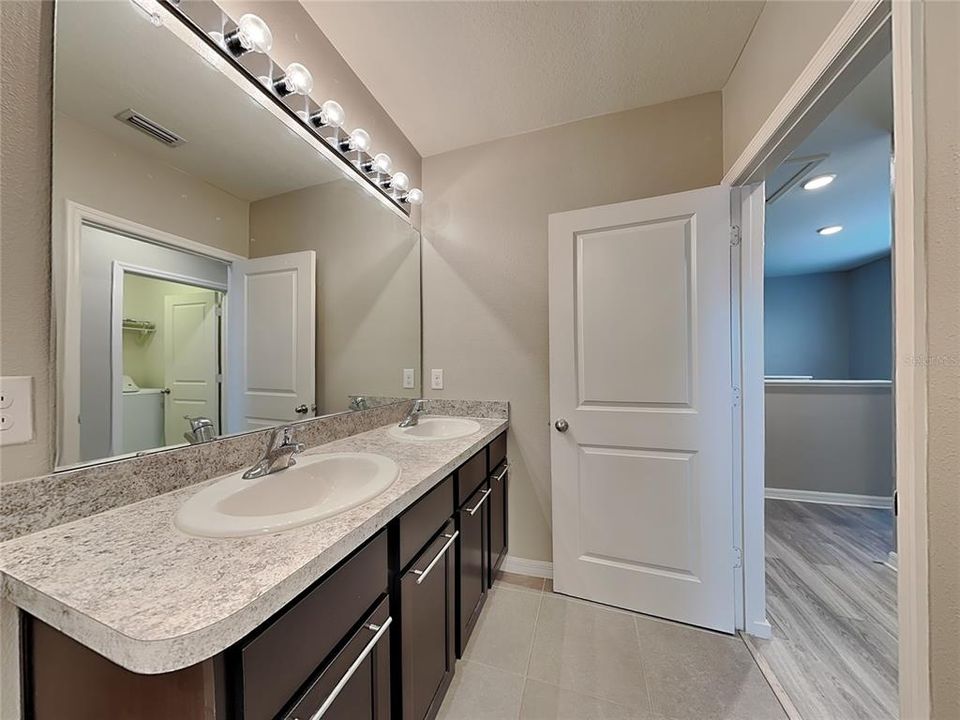 For Rent: $2,519 (4 beds, 2 baths, 2007 Square Feet)