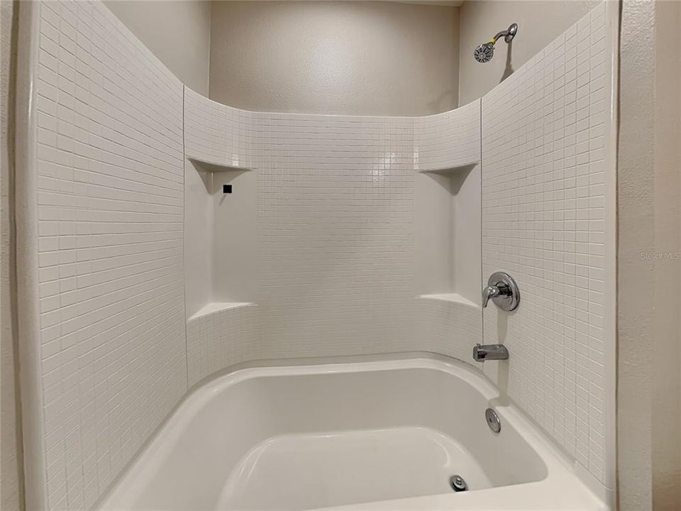 For Rent: $2,519 (4 beds, 2 baths, 2007 Square Feet)