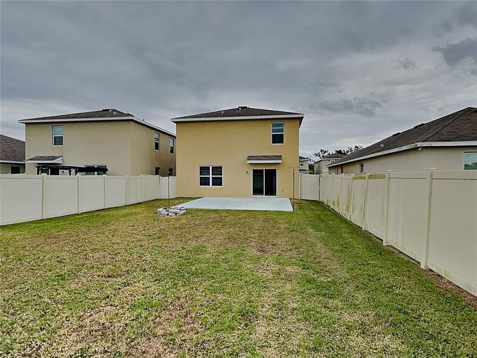 For Rent: $2,519 (4 beds, 2 baths, 2007 Square Feet)