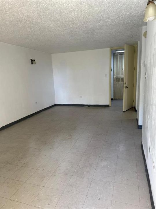 En Renta: $1,000 (3 camas, 1 baños, 915.42 Pies cuadrados)