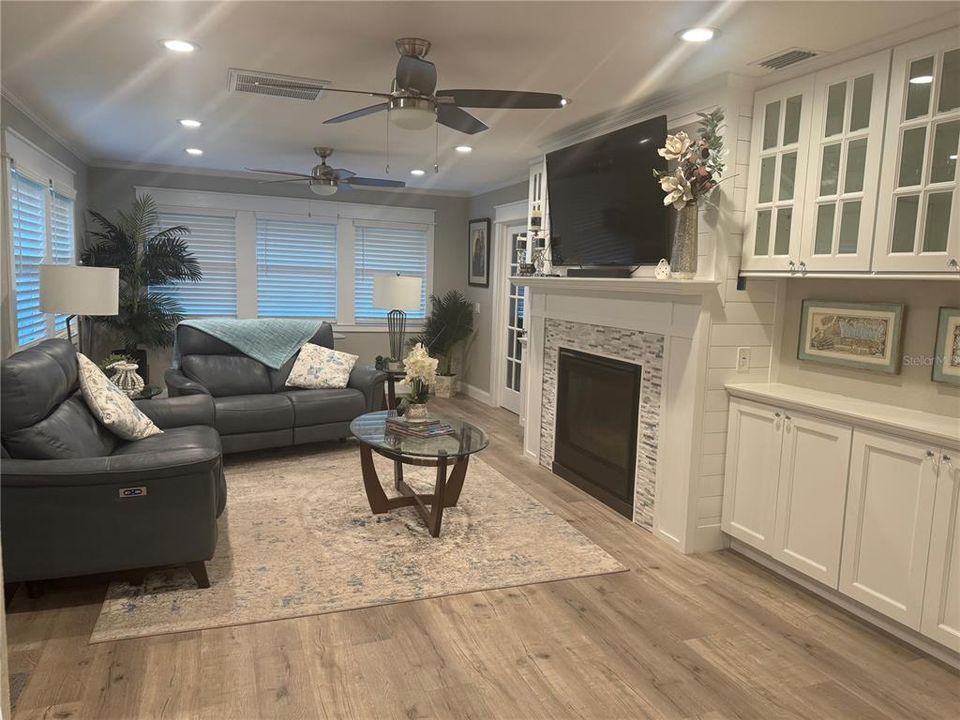 出租: $2,400 (3 贝兹, 2 浴室, 1677 平方英尺)