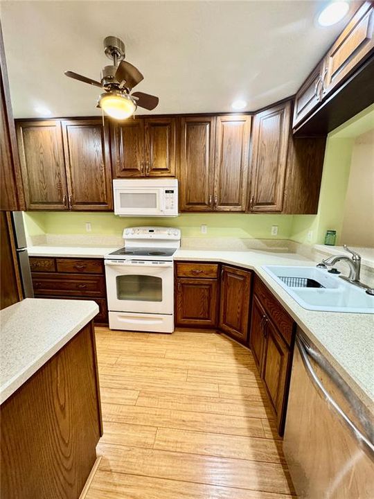 待售: $219,000 (3 贝兹, 2 浴室, 1472 平方英尺)