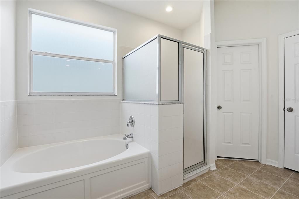 待售: $359,900 (4 贝兹, 2 浴室, 2390 平方英尺)