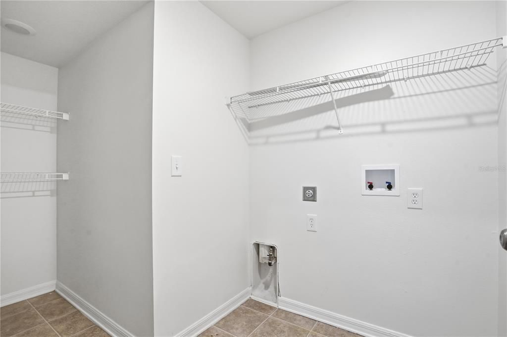 待售: $359,900 (4 贝兹, 2 浴室, 2390 平方英尺)