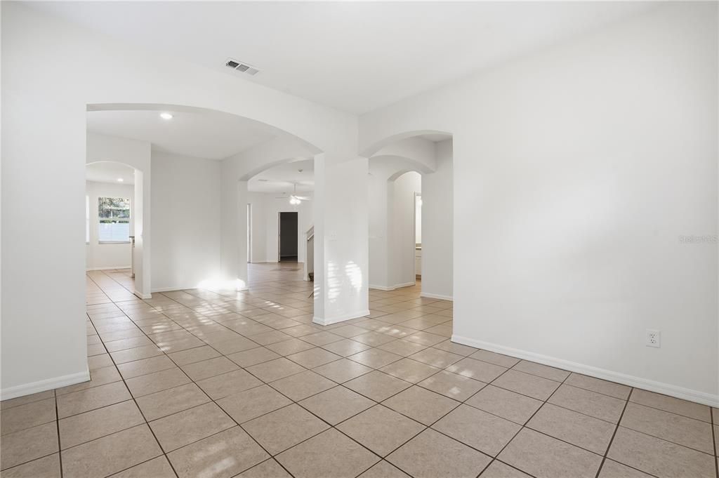 待售: $359,900 (4 贝兹, 2 浴室, 2390 平方英尺)