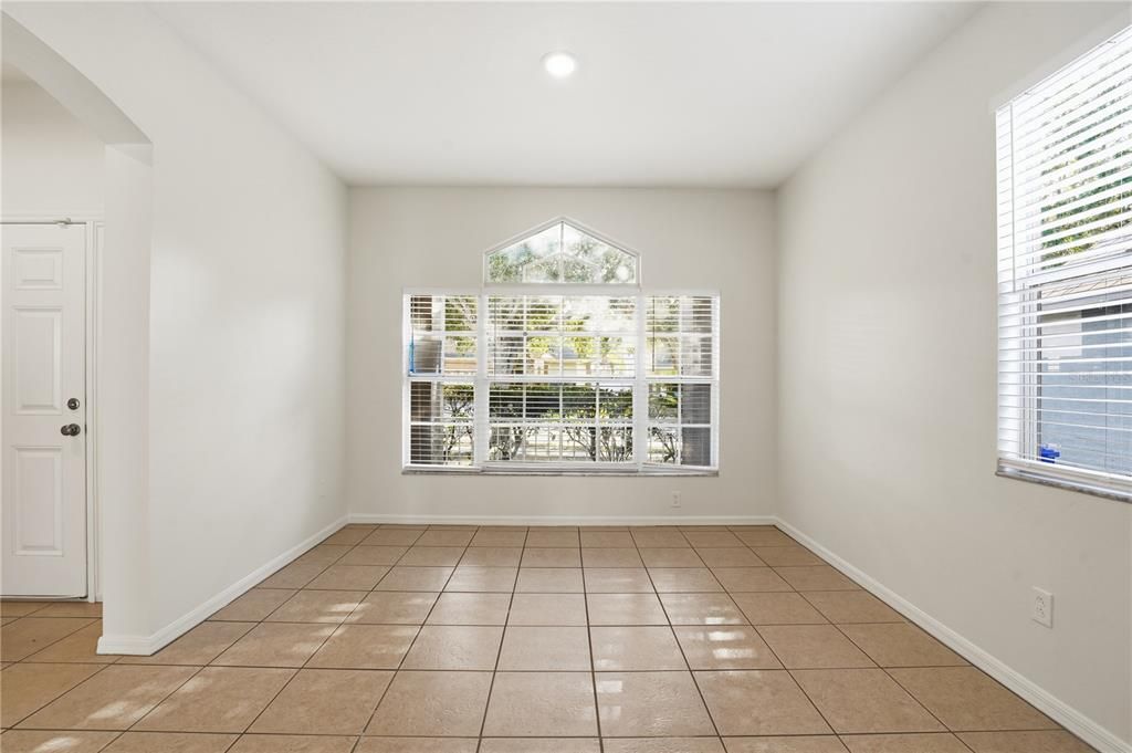 待售: $359,900 (4 贝兹, 2 浴室, 2390 平方英尺)