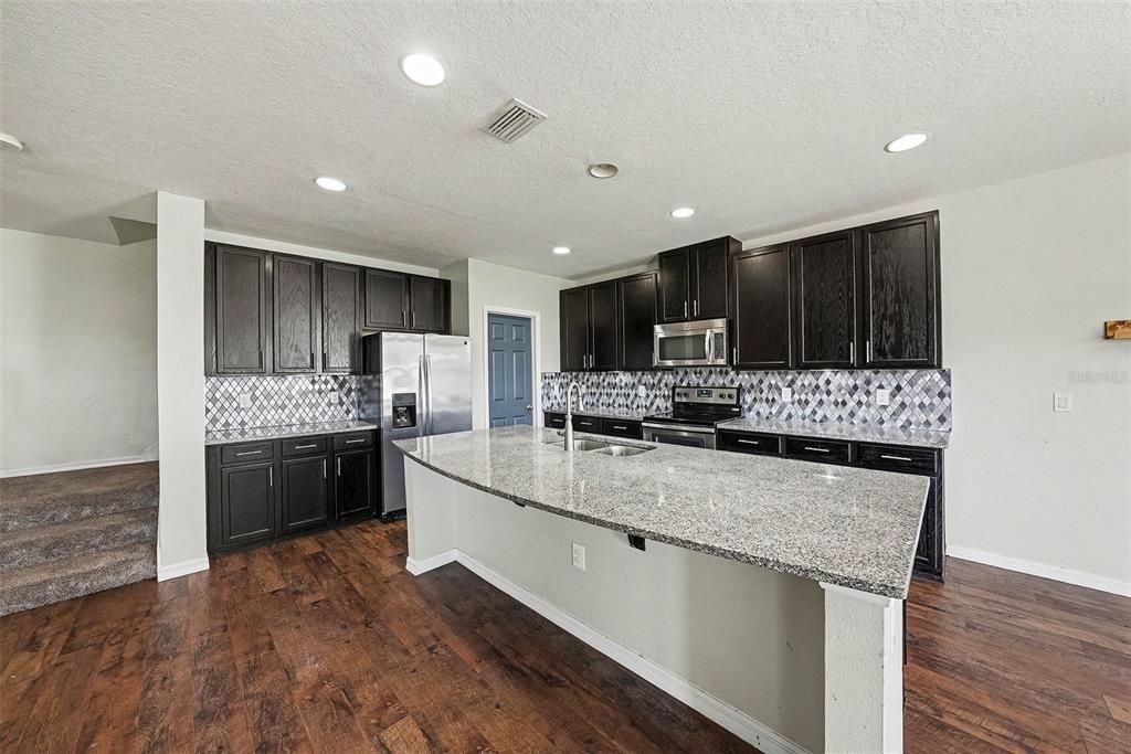 En Venta: $375,000 (4 camas, 2 baños, 2307 Pies cuadrados)