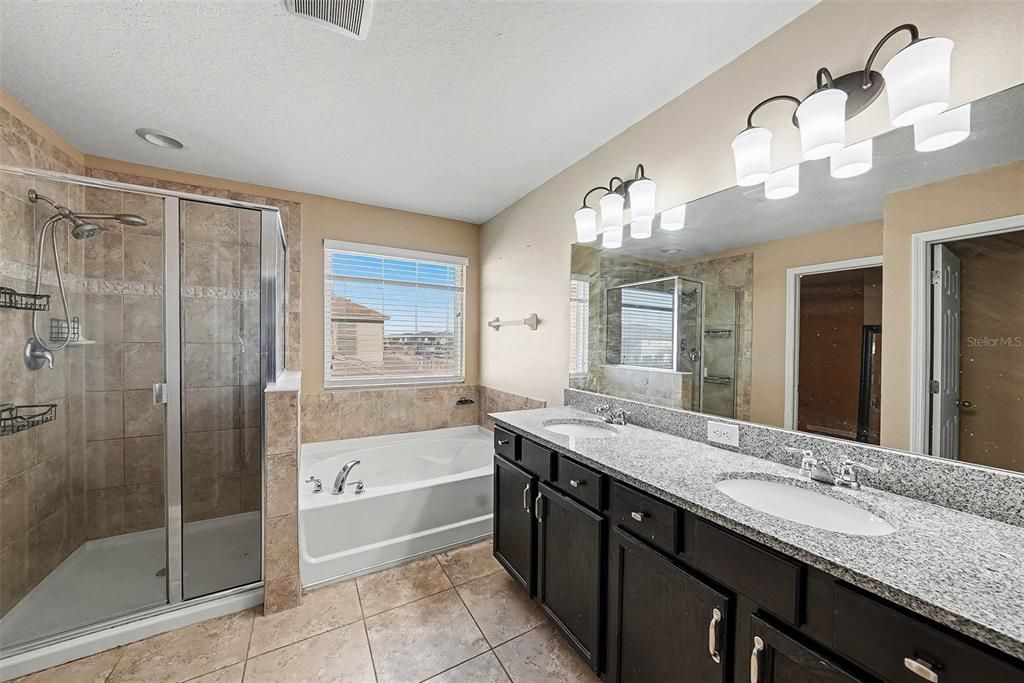 En Venta: $375,000 (4 camas, 2 baños, 2307 Pies cuadrados)