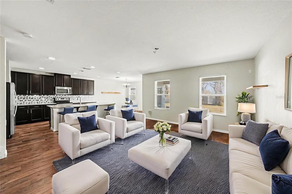 En Venta: $375,000 (4 camas, 2 baños, 2307 Pies cuadrados)