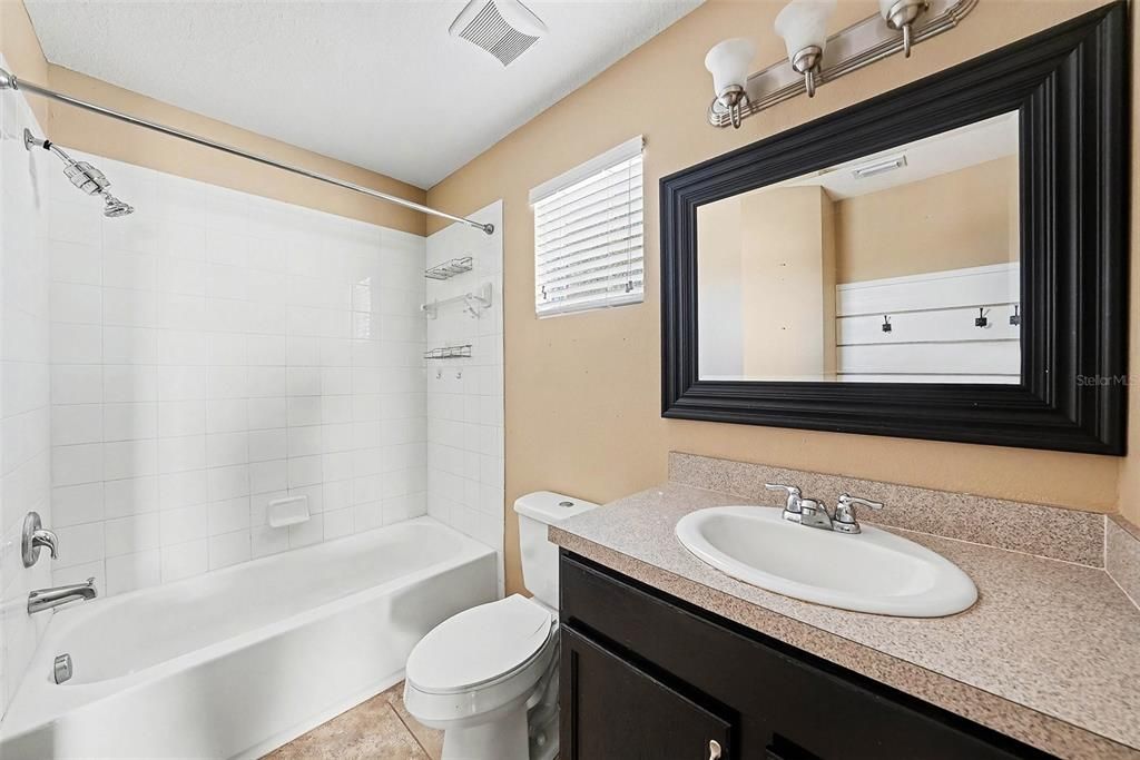 En Venta: $375,000 (4 camas, 2 baños, 2307 Pies cuadrados)