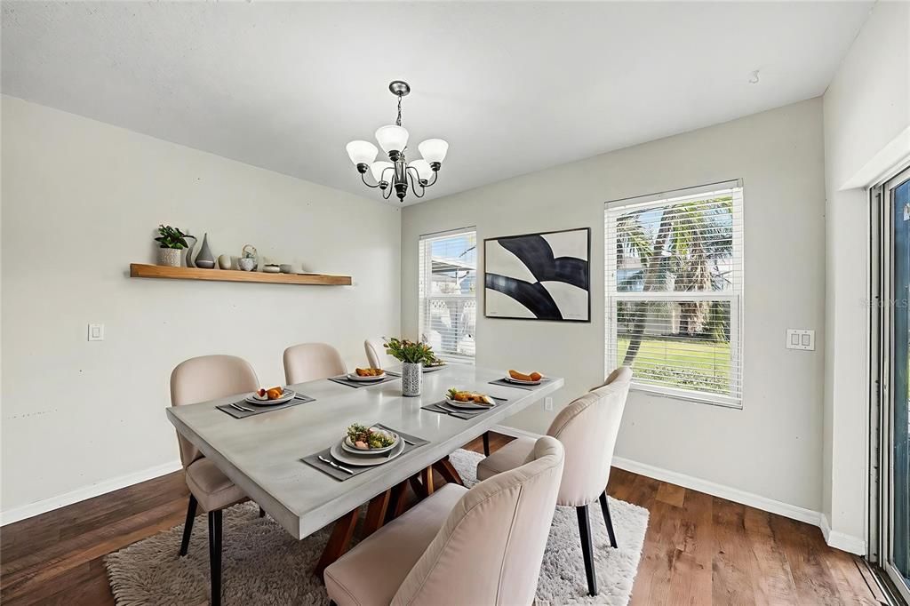 En Venta: $375,000 (4 camas, 2 baños, 2307 Pies cuadrados)