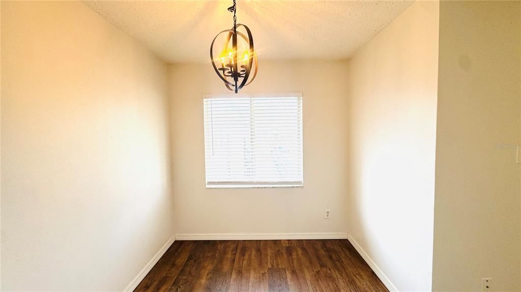 For Rent: $1,300 (1 beds, 1 baths, 707 Square Feet)