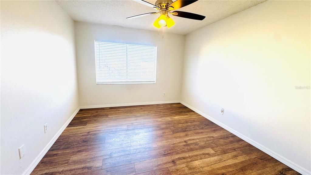 For Rent: $1,300 (1 beds, 1 baths, 707 Square Feet)