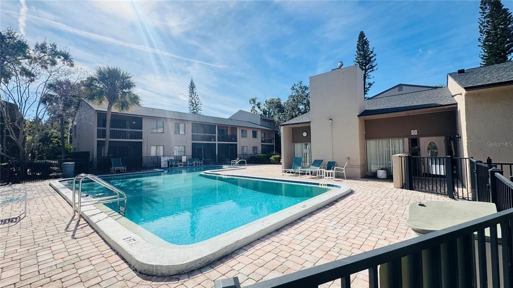 For Rent: $1,300 (1 beds, 1 baths, 707 Square Feet)