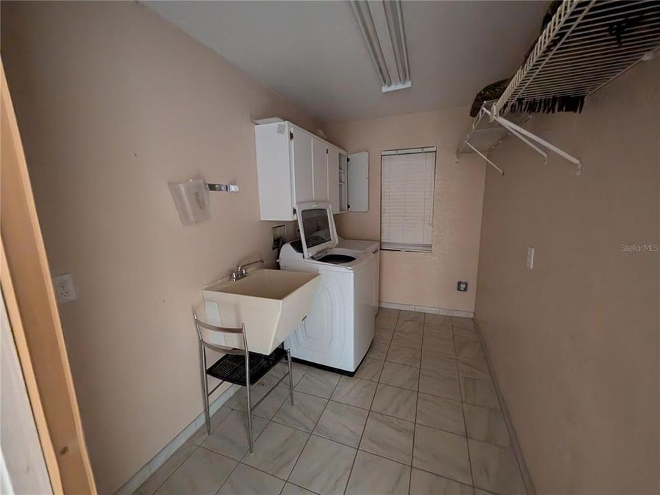 En Venta: $399,000 (3 camas, 3 baños, 2154 Pies cuadrados)