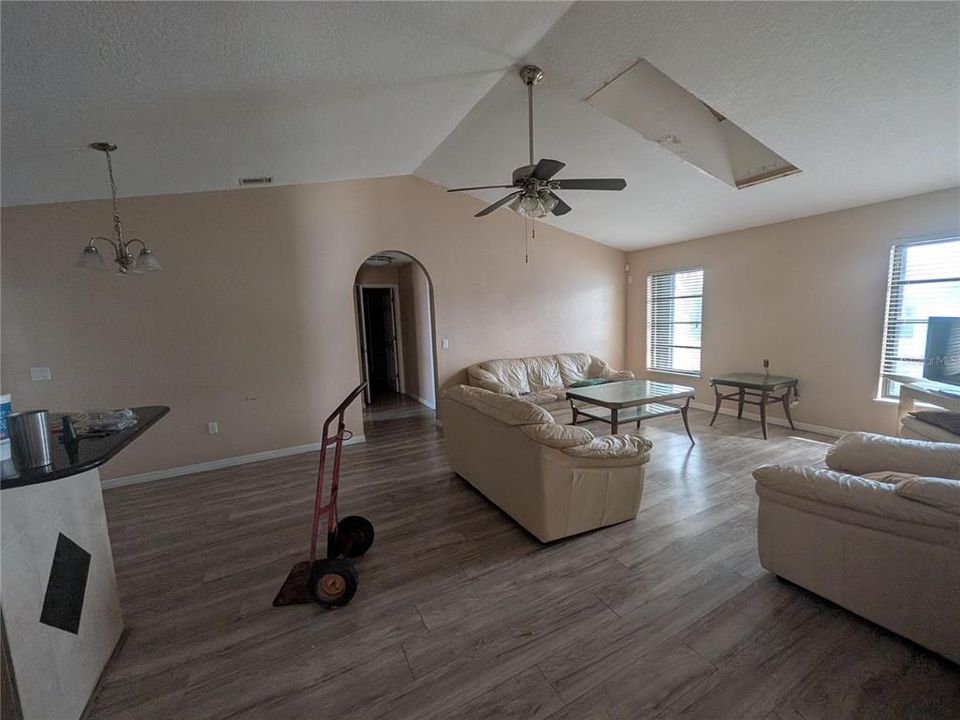 En Venta: $399,000 (3 camas, 3 baños, 2154 Pies cuadrados)