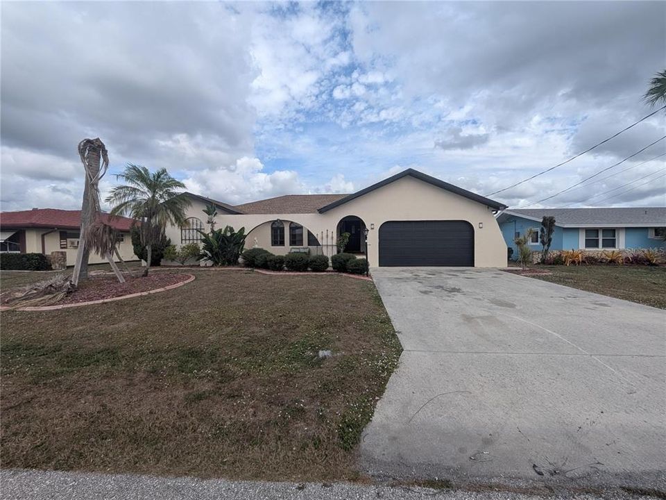 En Venta: $399,000 (3 camas, 3 baños, 2154 Pies cuadrados)